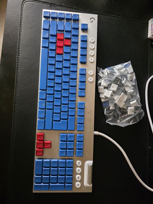 Клавиатура Logitech g815 бяла + цял сет резервни клавиши