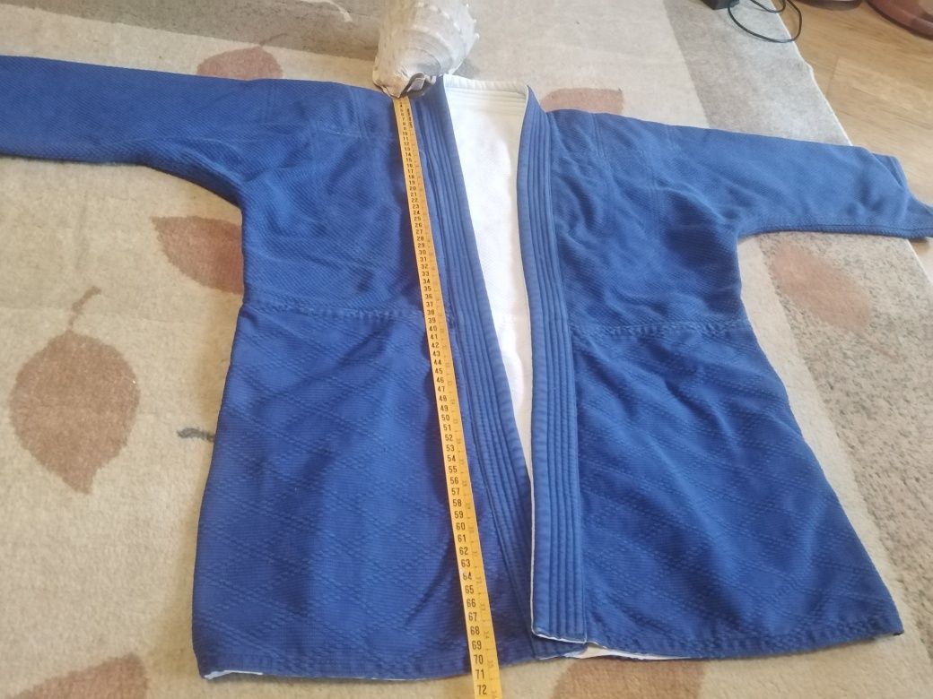 Kimono judo, aikido.