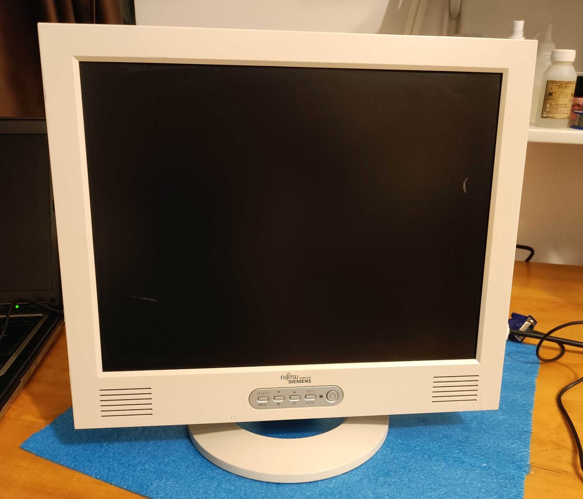 Monitor LCD Fujitsu 15 inc, functional, VGA in, Boxe, Colectie Vintage