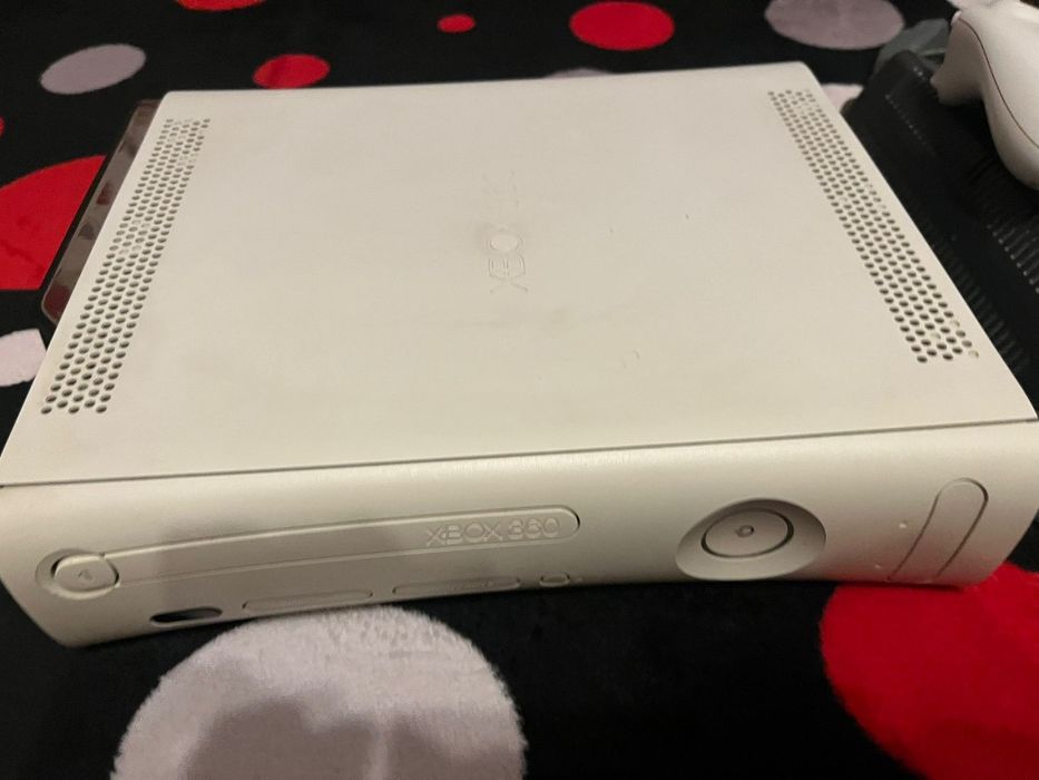 Vând Xbox 360 arcade(cu,cutie)