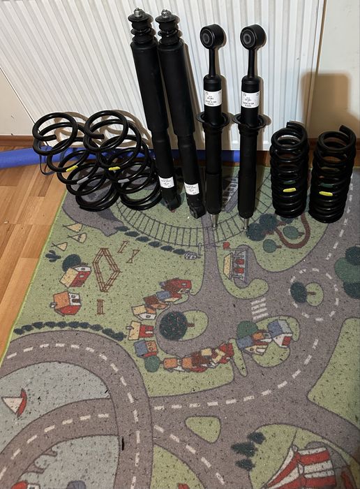 Vand kit amortizoare si arcuri originaleOEM pentru toyota land cruiser