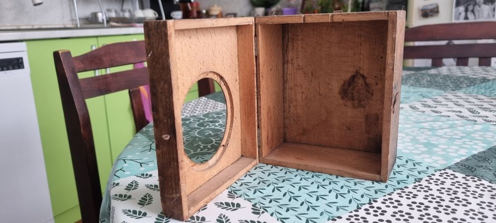 Стара дървена кутия за будилник