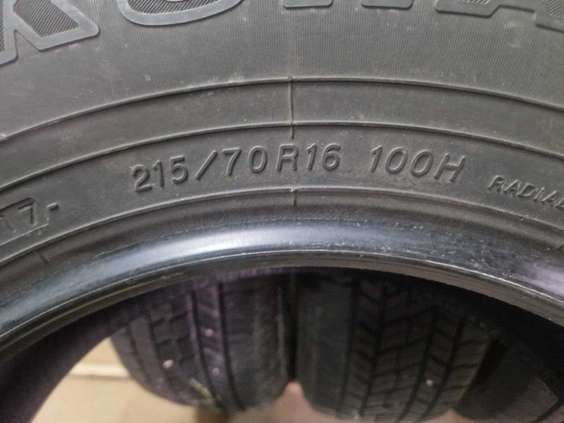 4 Yokohama R16 215/70
летни гуми
DOT0517