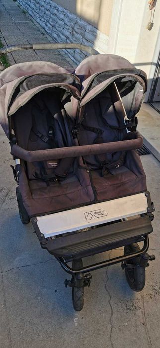 Продавам детска количка за близнаци Mountain buggy duet