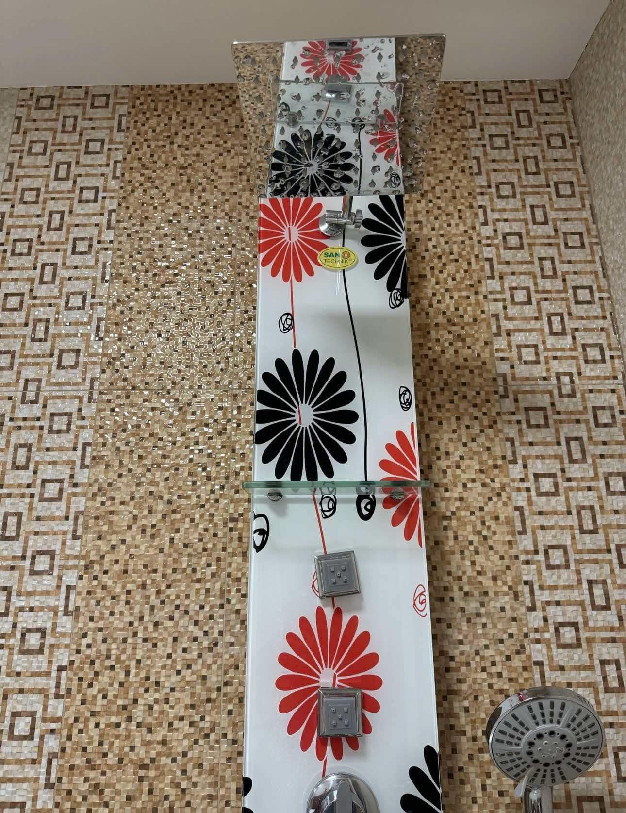 Продавам душ панел Санотехник