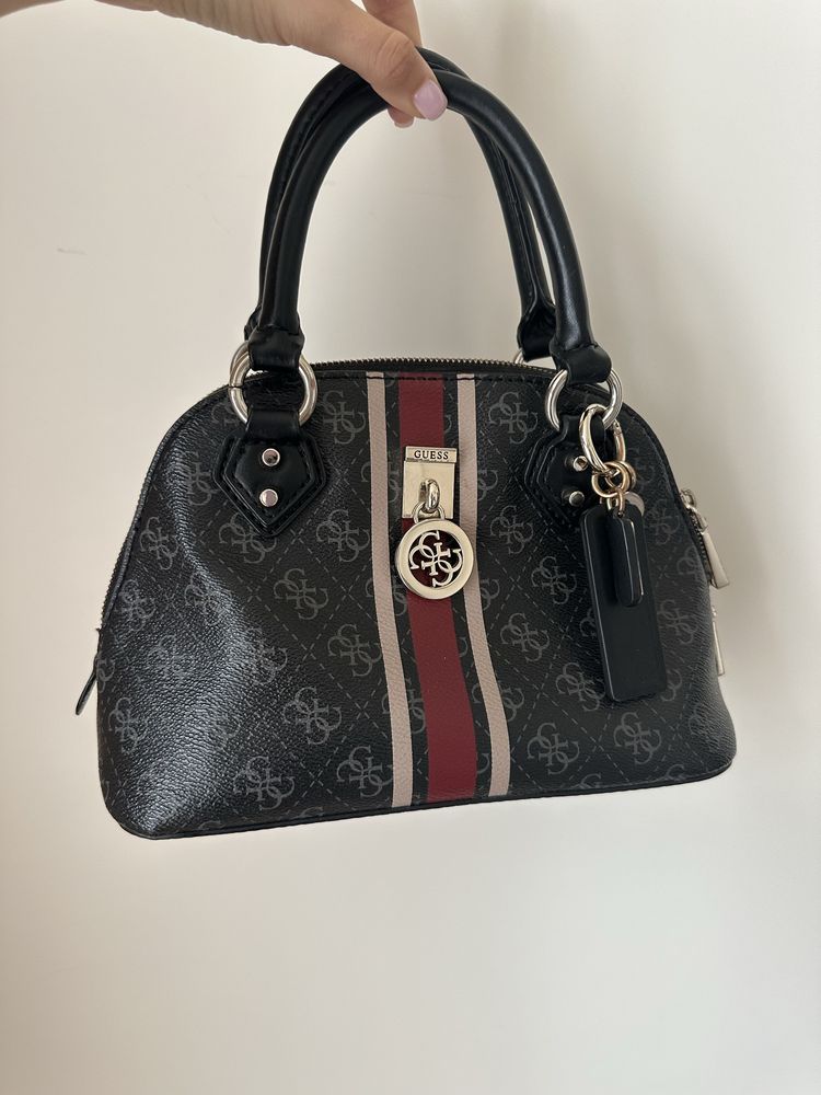 Чанта Guess