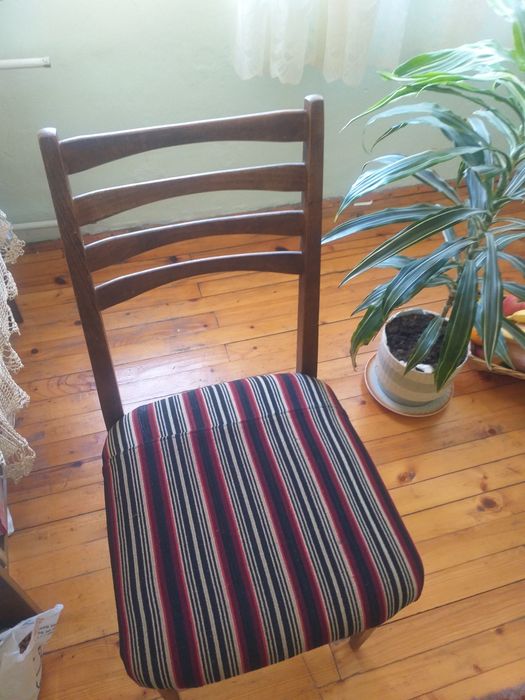 Трапезни столове