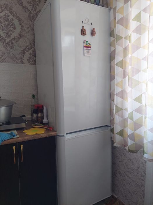 Продам холодильник Indesit