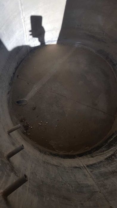 Продаю бочку из нержавейки. 1300 литр.