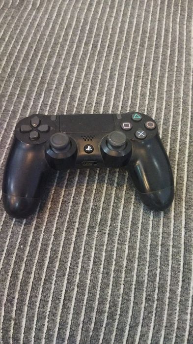 Controller alb transparent si negru