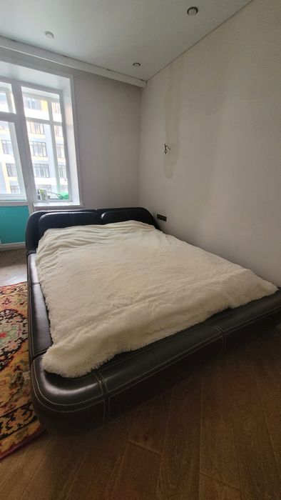 Продажа двуспальной кровати