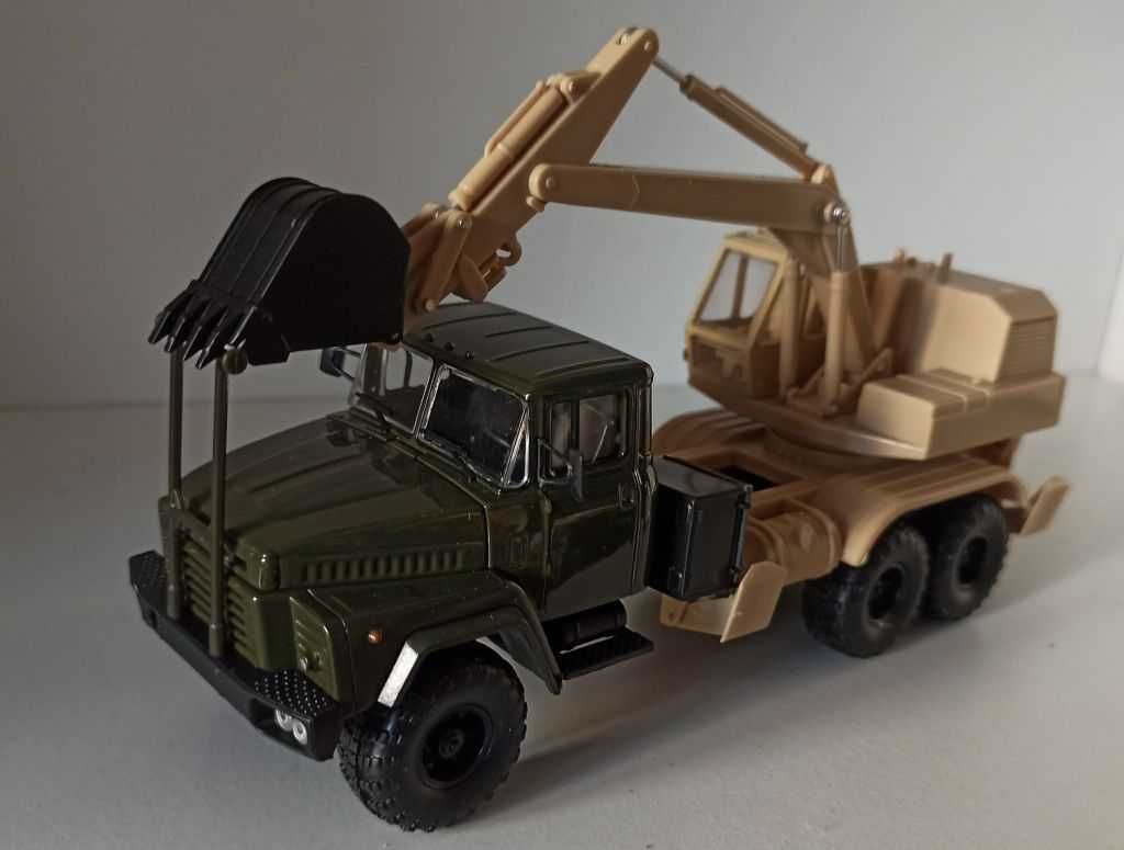 Macheta KrAZ 260 camion cu excavator AO-4421A - MCG  1/43