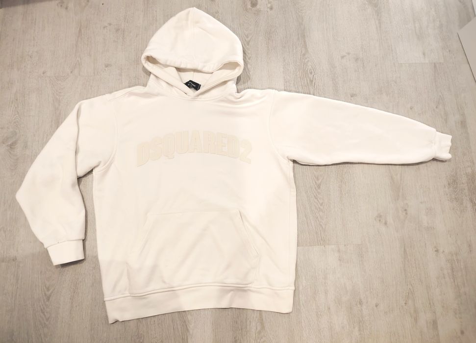 Мъжко горнище на DSCQUARED2

Използвано, има леки пукнатини на емблема