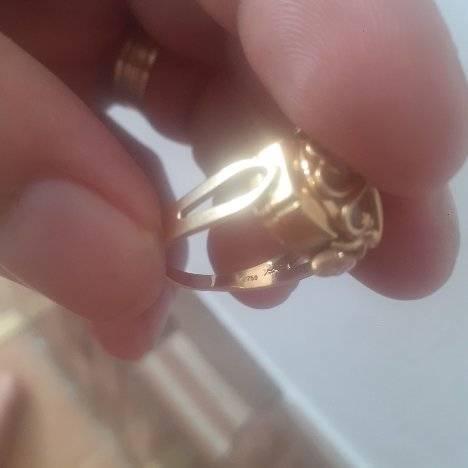 Vand inel de aur 18 k cu ceas si diamant inclus