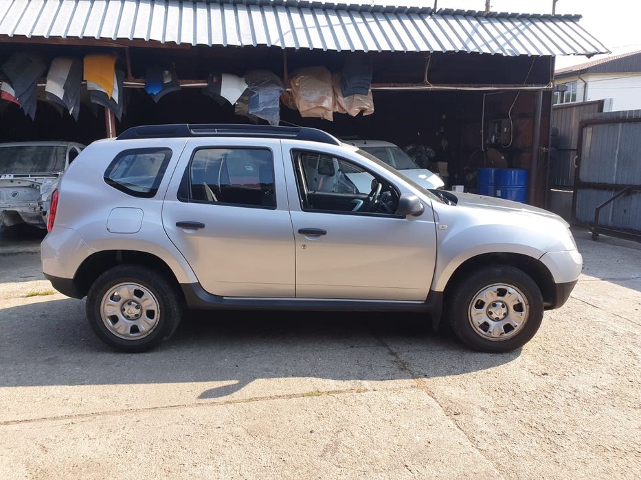 Dezmembrez Dacia Duster usi aripi haion capota