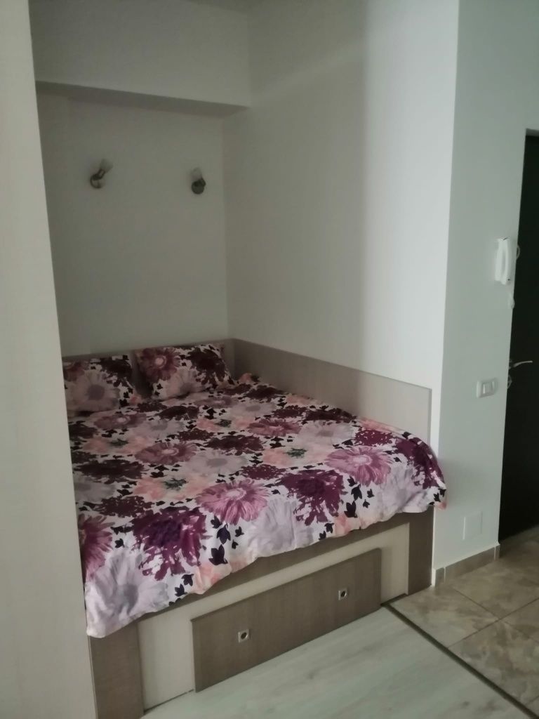 Închiriez garsoniera