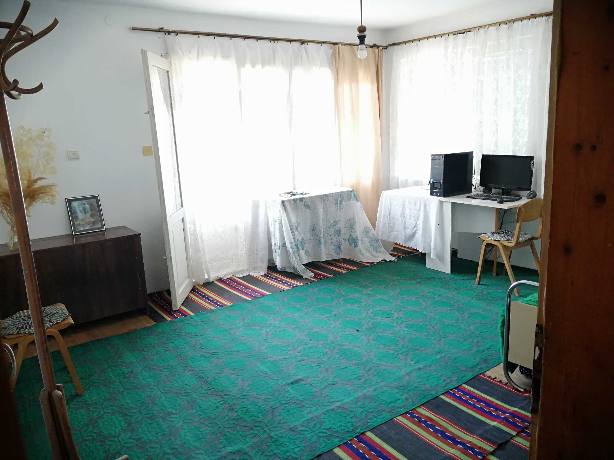 Двуетажна къща плоча-175 кв.м + 28кв.м. голям гараж