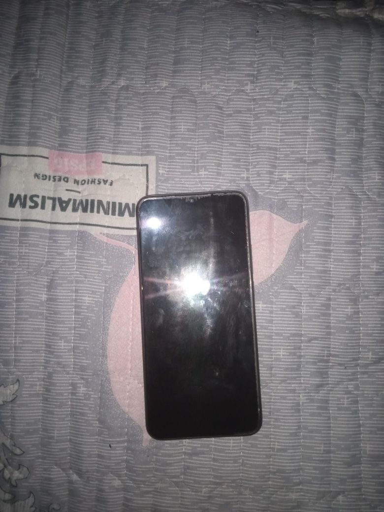 Redmi 9  32/2 xotira yana 64lik fleshkasi ham bor