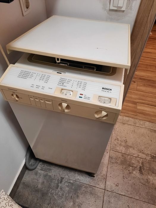 Mașina spalat haine verticala Bosch