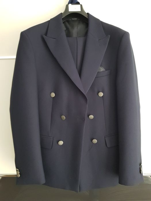 Costum nou barbați !