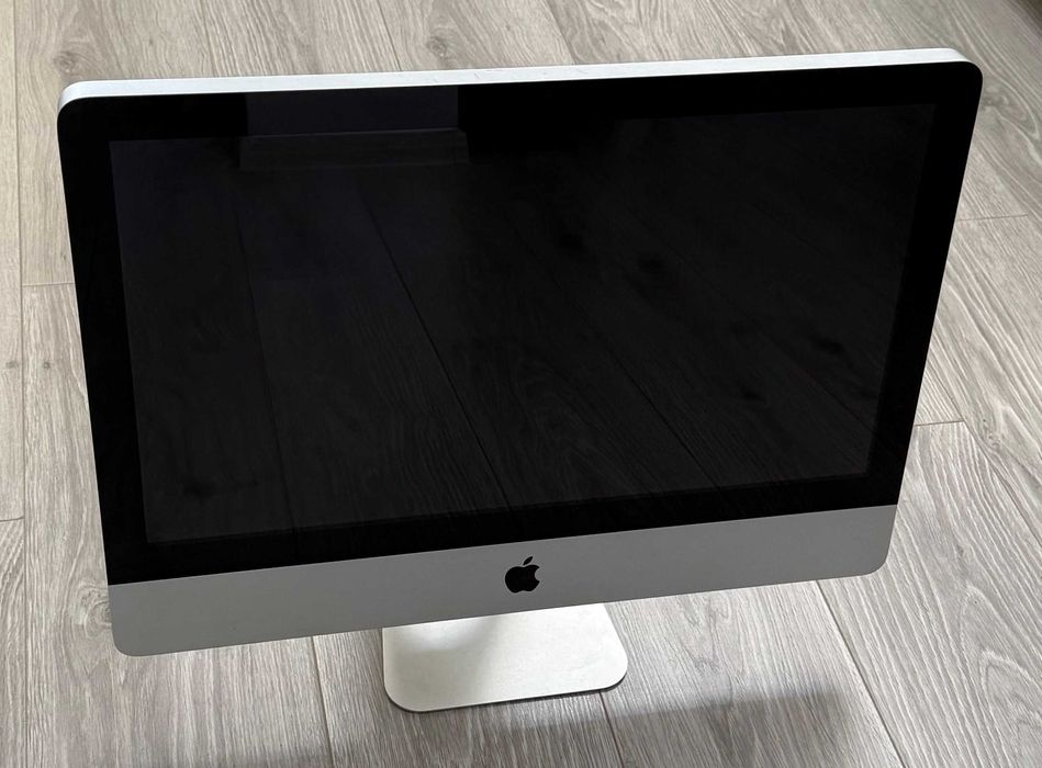 Vand iMac 21.5" cu placa video defecta