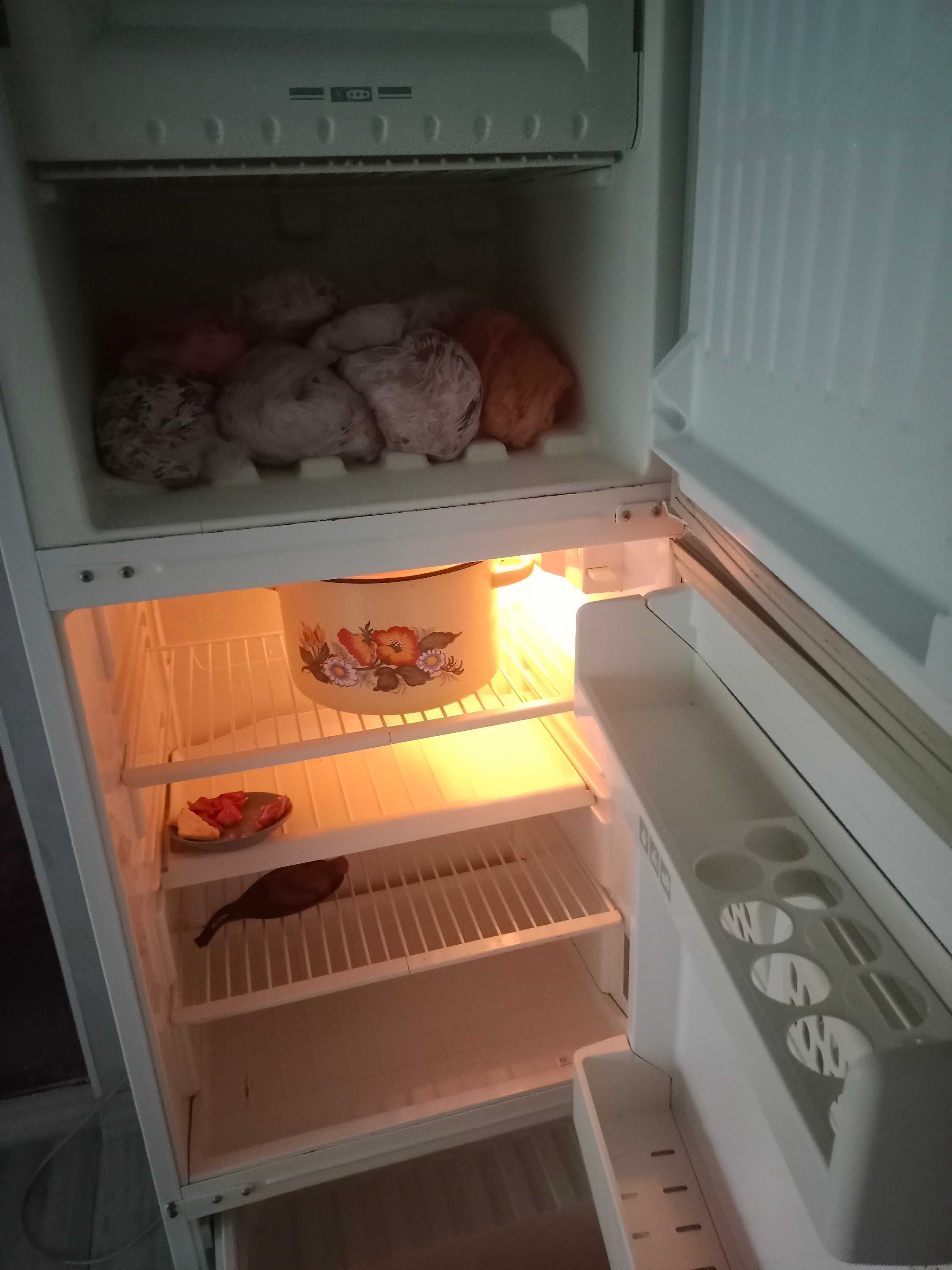 Холодильник бытовой б/у