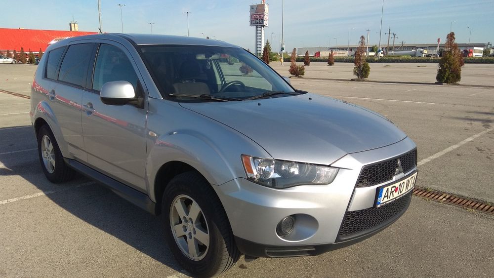 Vând Mitsubishi Outlander 4x4