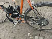 Vând bicicletă cu motor pe benzină de 80cc