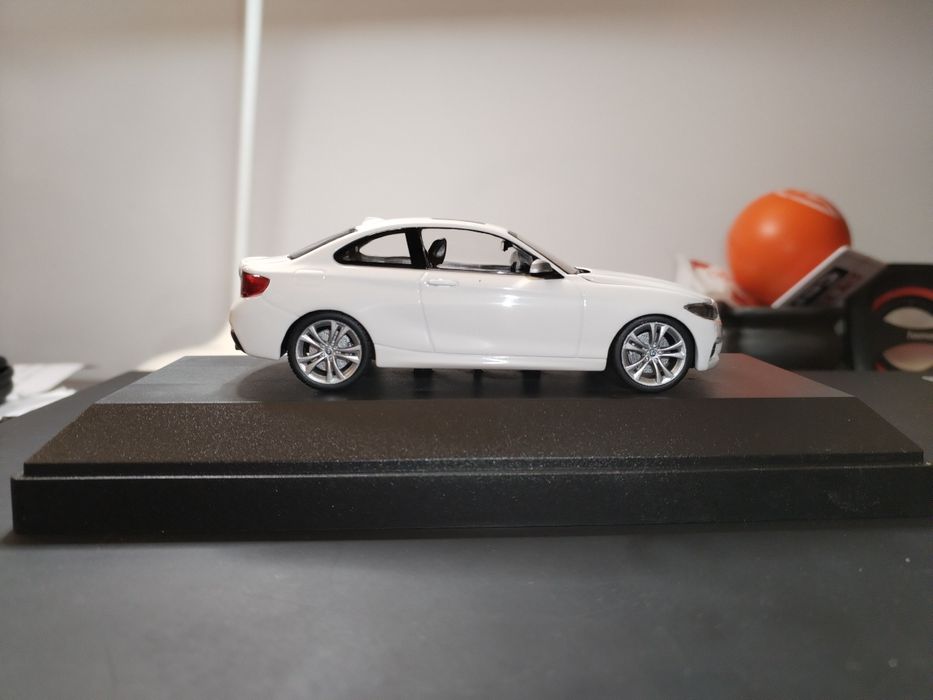 Vand macheta originala BMW 2 coupe alb F22 scara 1 43 Minichamps