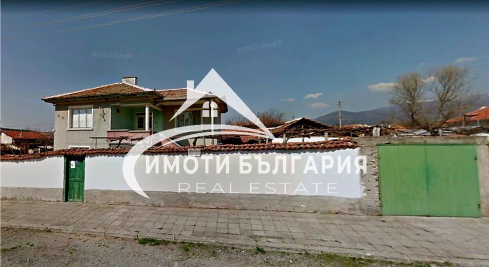 Двуетажна къща в с.Старосел