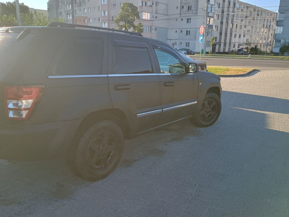 Vând grand cherokee