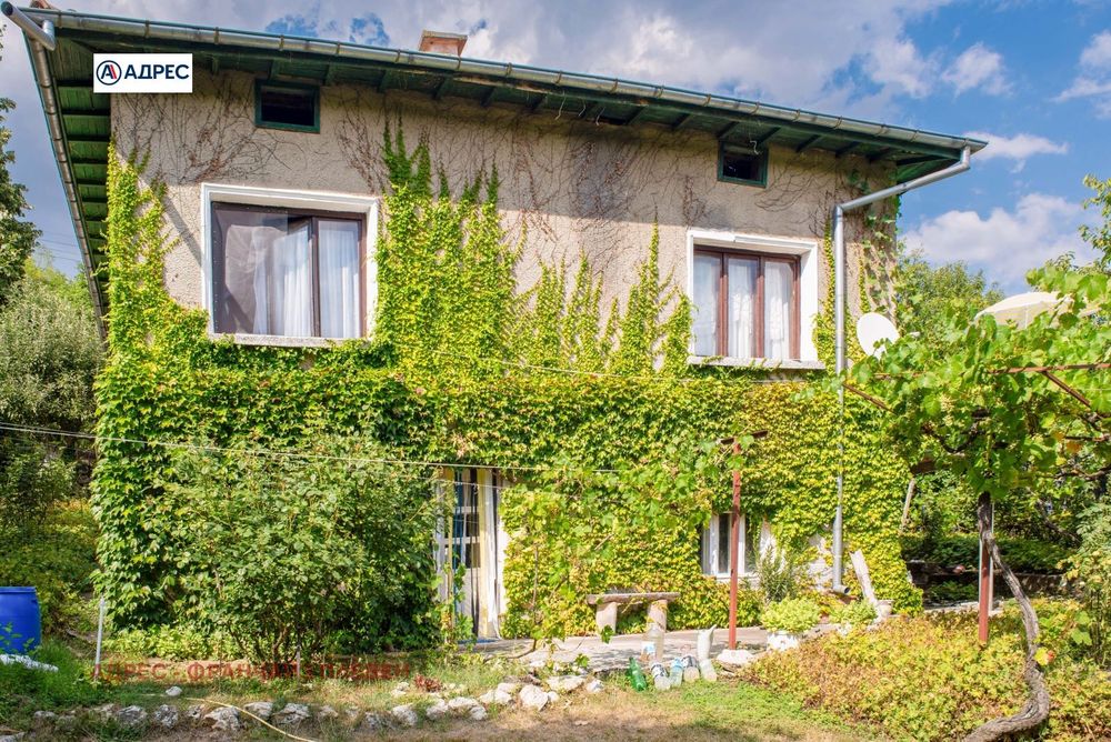 Къща в Враца, област-с.Типченица площ 194 цена 35000