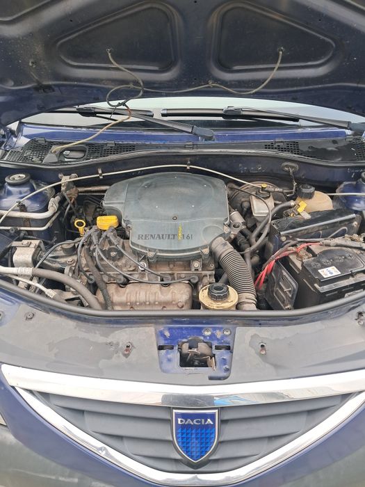 Vând dacia logan