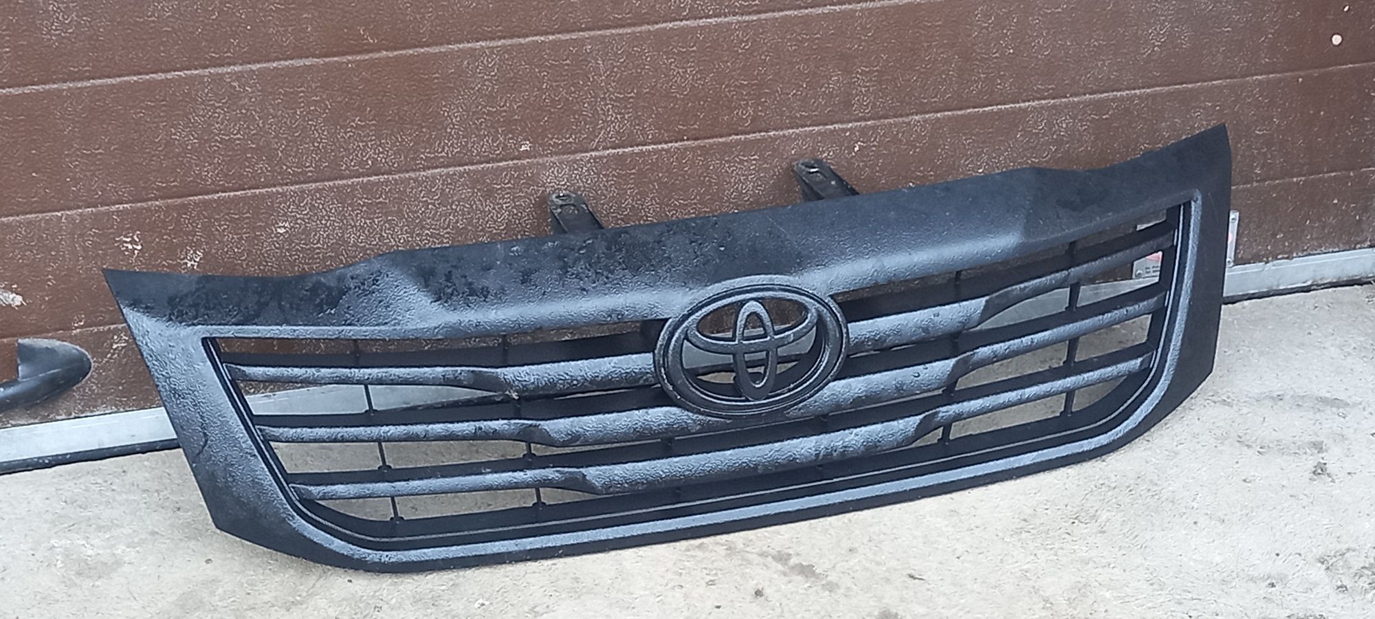 Grila radiator Toyota Hilux