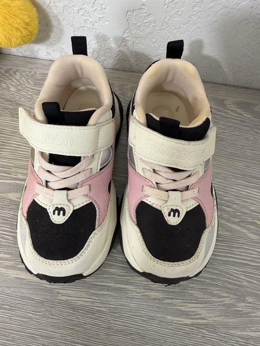 Кроссовки на девочку весна-осень