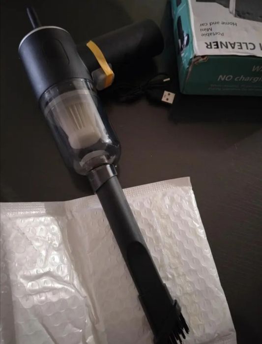 Aspirator portabil nou, include toate acessorile