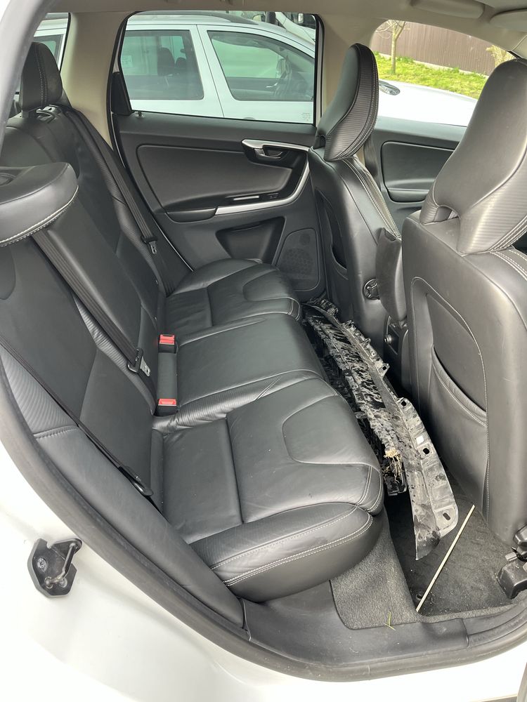 Volvo XC60 2,4 D5 R-design AVARIAT