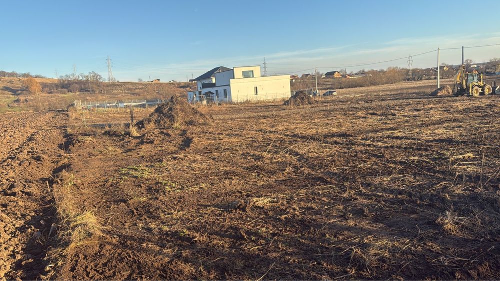 Vind 6 parcele de pamant