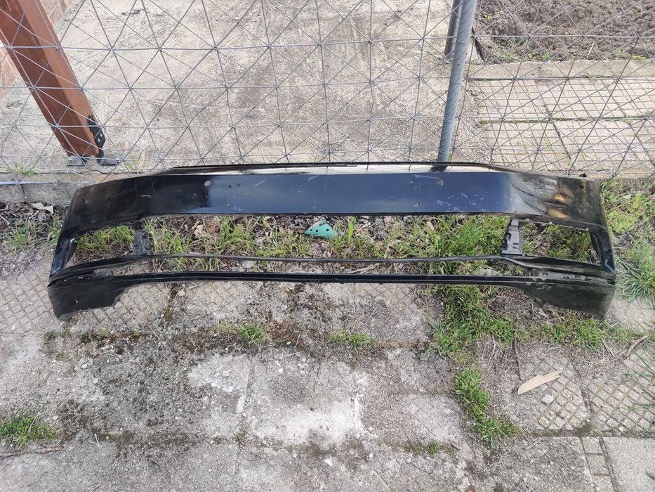 Предна Броня  за Volkswagen Passat B8 с отвори за лаисна 2015/2019