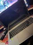 Laptop ASUS e foarte bun