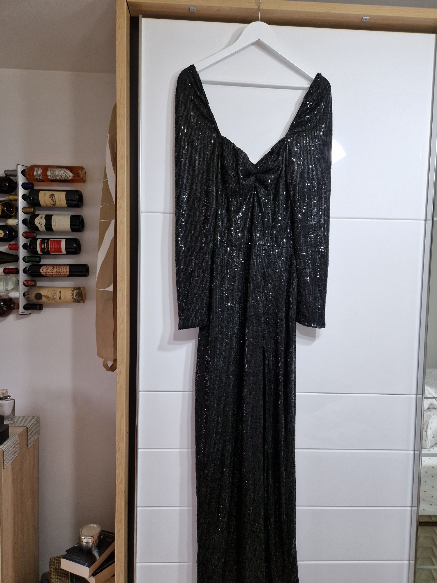 Se vinde rochie.