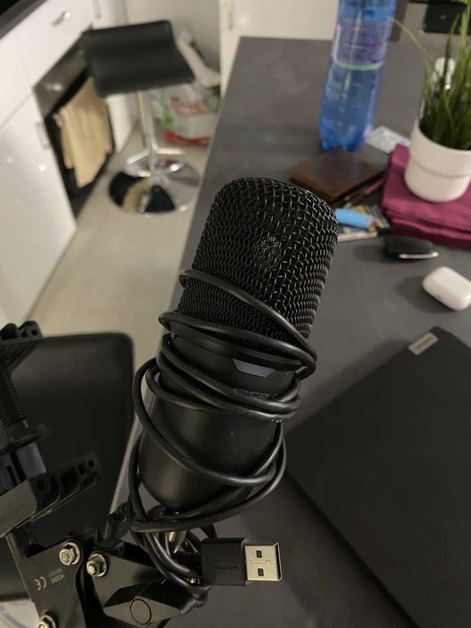 Microfon hyperx solocast + brat