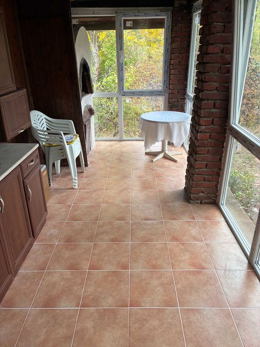 Продава се уютна къща на 25 км от София, в зеленина и спокойствие