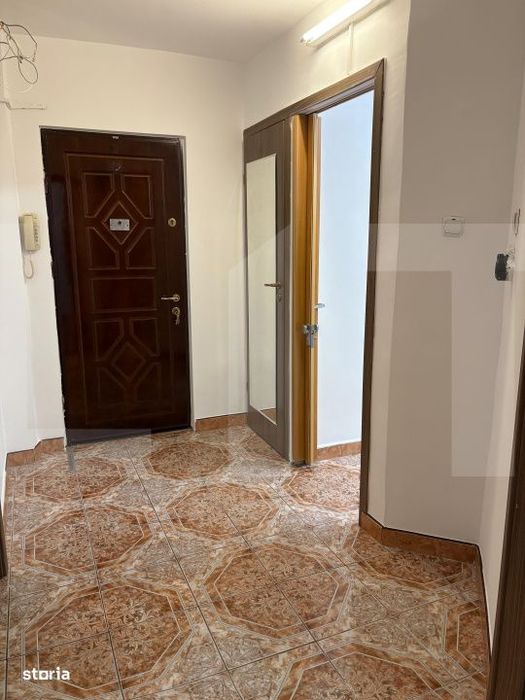 Apartament spatios cu 4 camere, 2 bai si camara, zona Lipovei