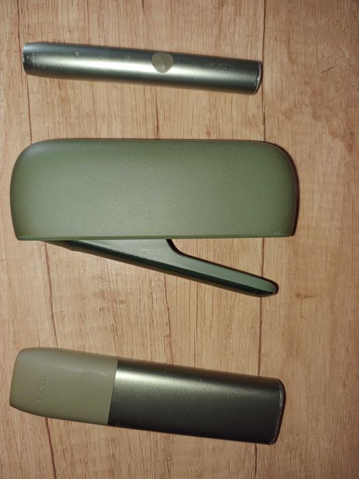 Vând urgent dispozitiv Iqos Iluma One si/sau Iqos Iluma One Holder