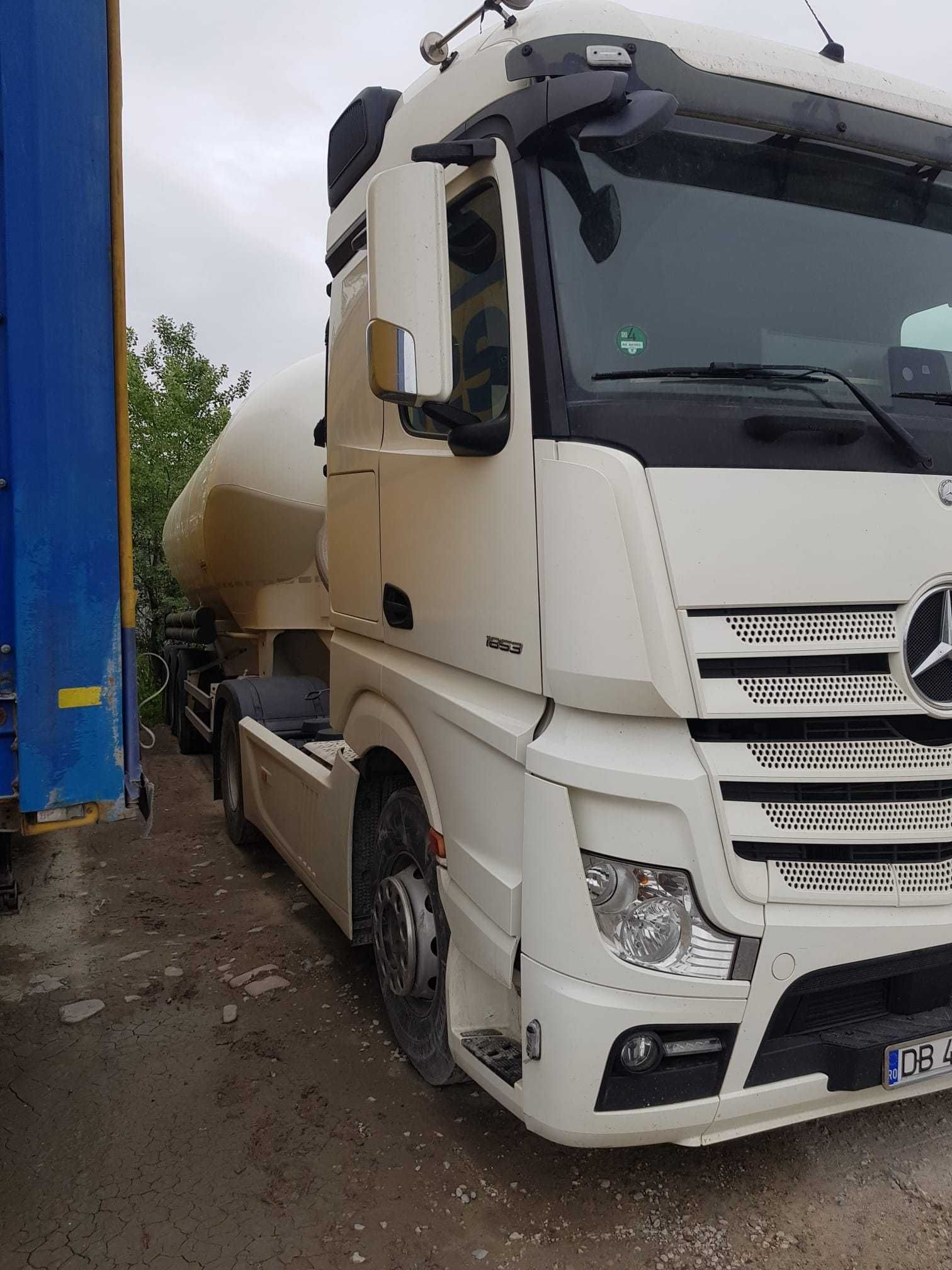 Mercedes Actros 530