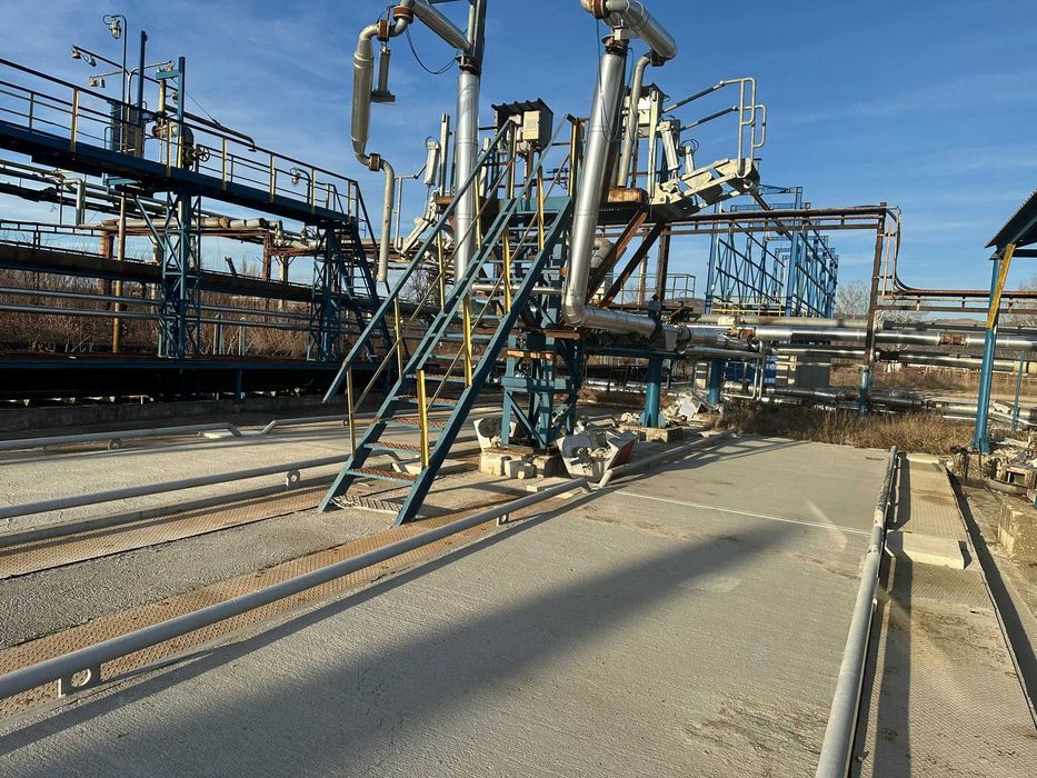 Vindem depozitul de bitum din Onești