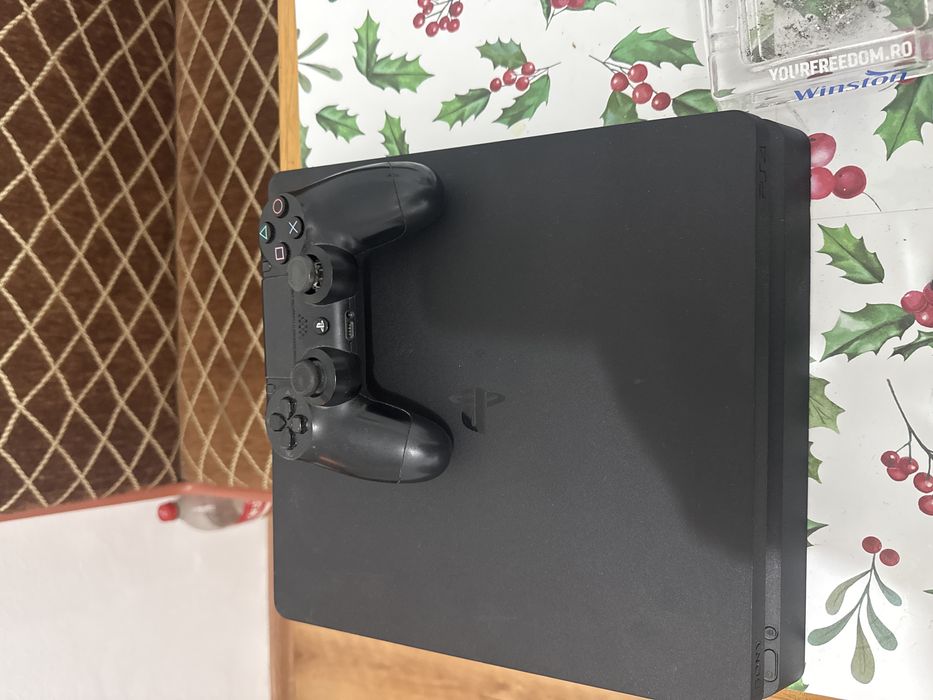 Ps 4 cu 2 manete plus 5 jocuri si volan cu pedale