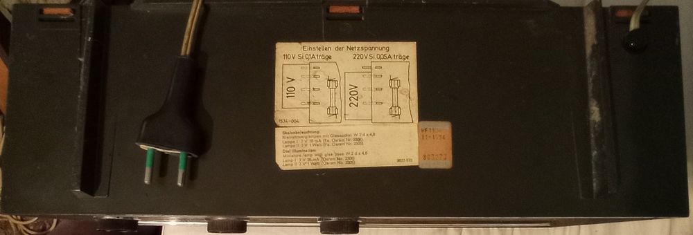 Vând/Schimb radio Grundig.Bârâie,buton posturi defect,arată ca în foto