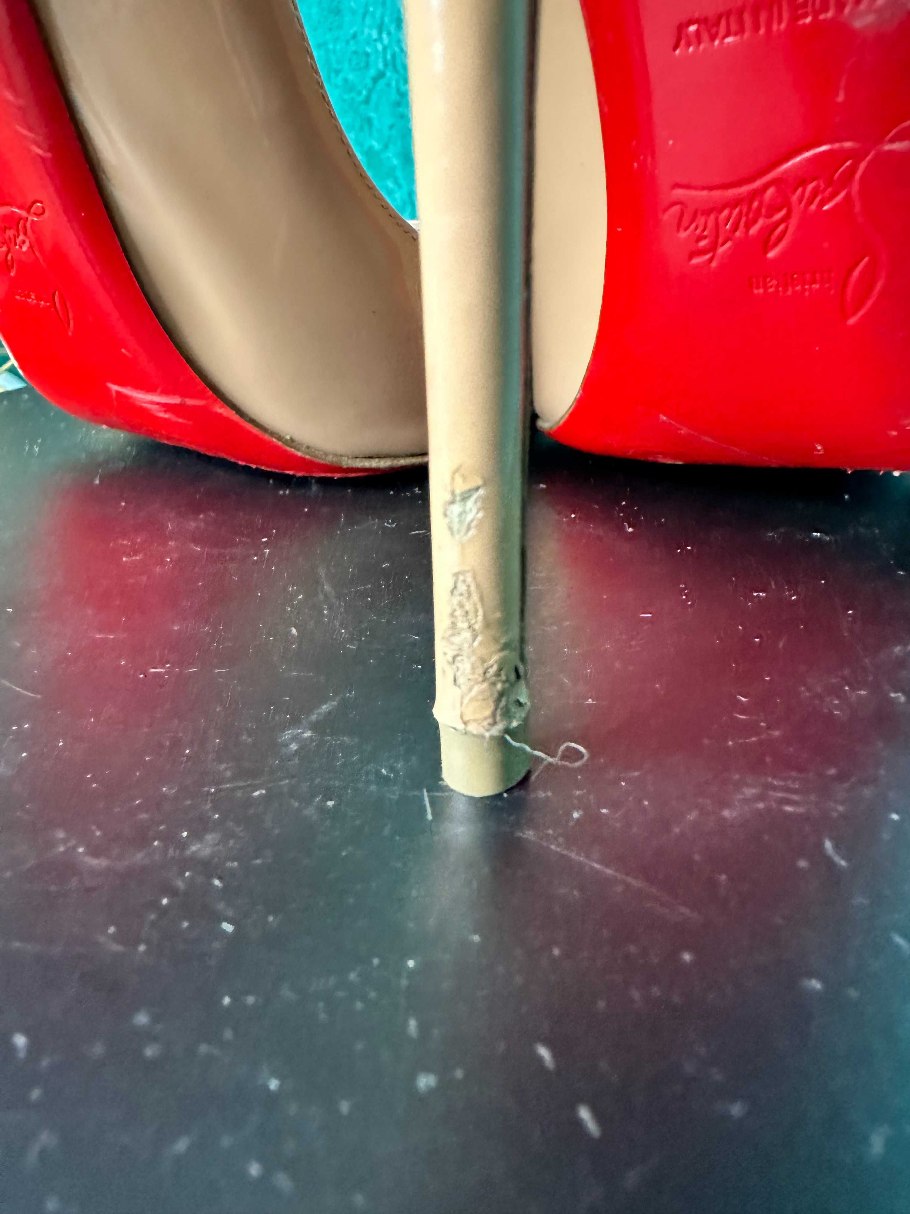 Pantofi Christian Louboutin SoKate, piele lăcuită nude, mărimea 37,5